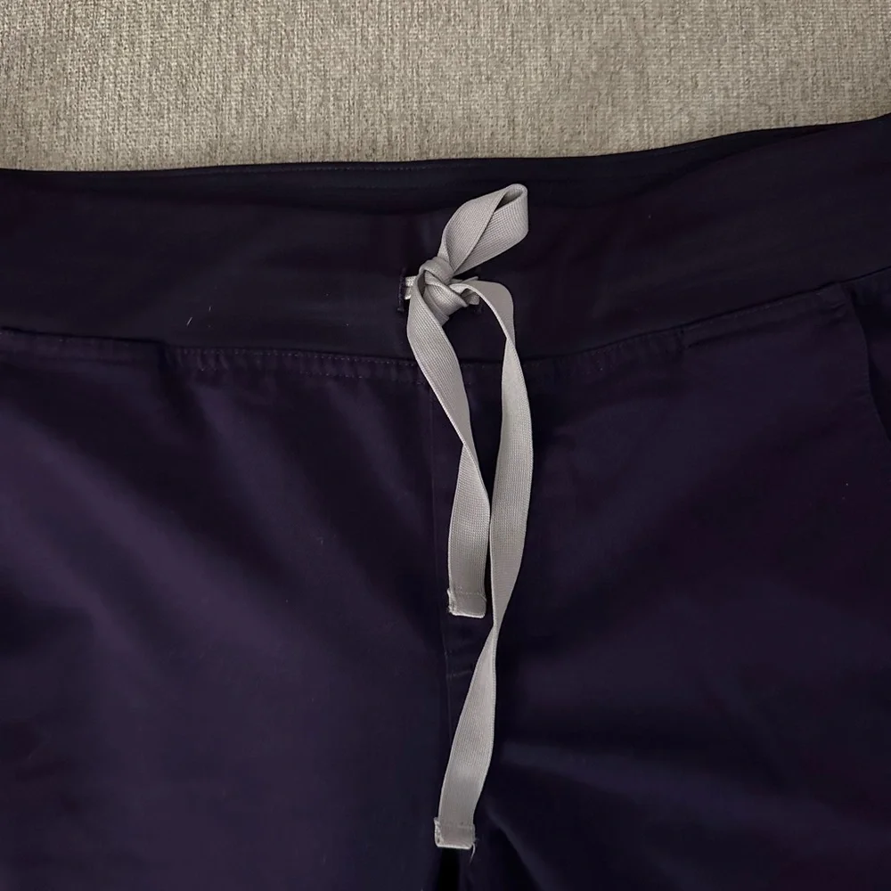 Figs Purple Scrub Set - Picture 7 of 13